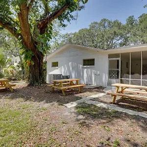 mid-century-lakeland-retreat-with-private-yard.davenporthotels.org/